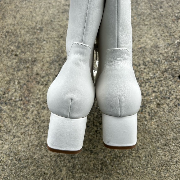 NEW IVY CITY CO White Ankle Boots - Picture 4 of 16